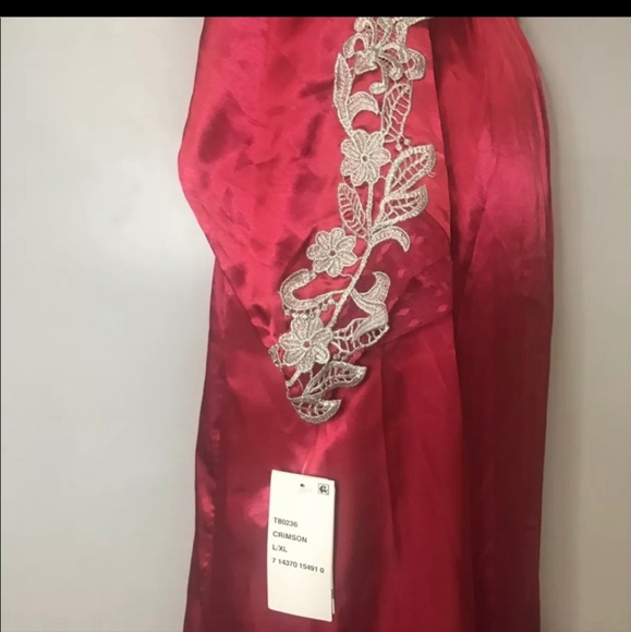 NWT Flora by Flora Nikrooz Stella Satin Red Long Night Gown & Robe Set - Picture 8 of 16